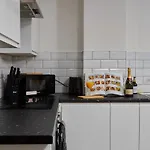 Centre 1br - Sleeps 3 - Free Parking, Wifi & Workspace For Family & Work Relocations Apartment Leeds (West Yorkshire)