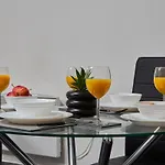 Centre 1br - Sleeps 3 - Free Parking, Wifi & Workspace For Family & Work Relocations Apartment