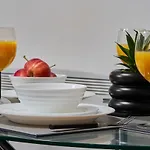 Centre 1br - Sleeps 3 - Free Parking, Wifi & Workspace For Family & Work Relocations * Leeds (West Yorkshire)