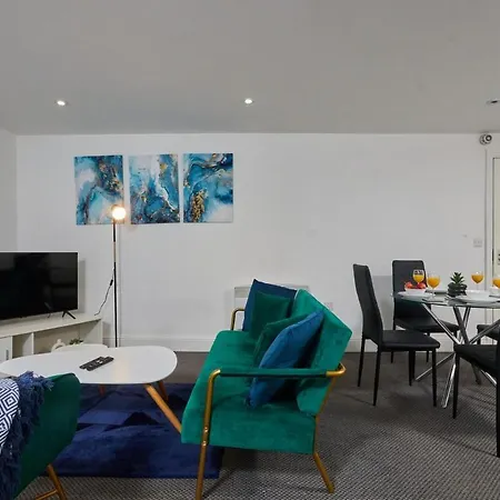 City Centre 1Br - Sleeps 3 - Workspace - Free Parking And Wifi