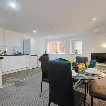 City Centre 1Br - Sleeps 3 - Workspace - Free Parking And Wifi