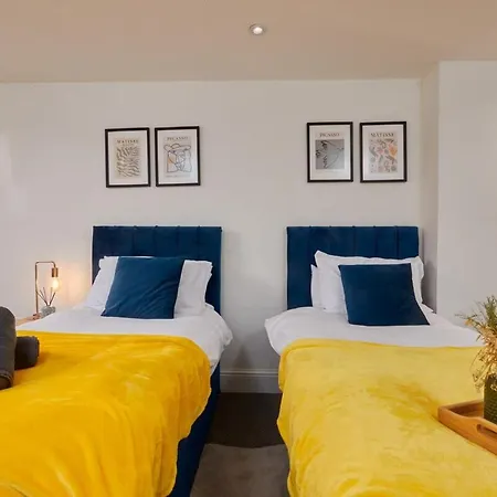 New! 1br Centre - Free Parking, Wifi & Workspace - Sleeps 3 *