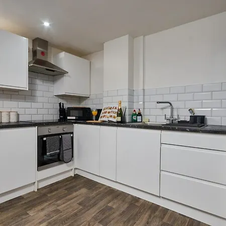 New! 1br Centre - Free Parking, Wifi & Workspace - Sleeps 3