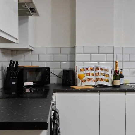 New! 1br Centre - Free Parking, Wifi & Workspace - Sleeps 3 Daire Leeds (West Yorkshire)