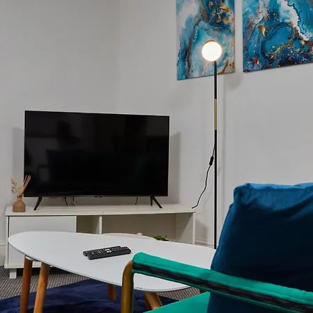 New! 1br Centre - Free Parking, Wifi & Workspace - Sleeps 3 Apartamento *