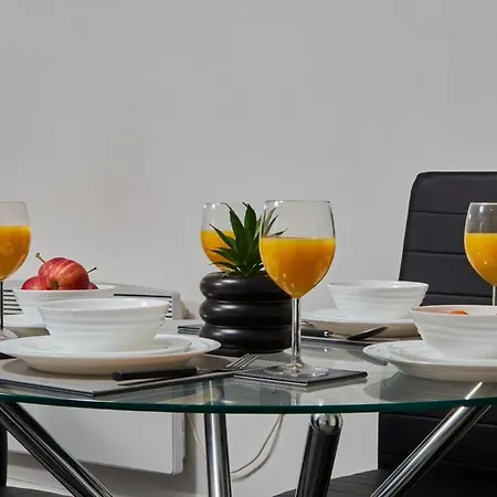 3 Beds - Perfect For Corporate & Family Relocations - Free Parking 公寓