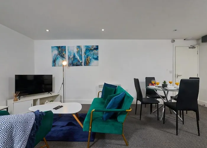 City Centre 1Br - Sleeps 3 - Workspace - Free Parking And Wifi