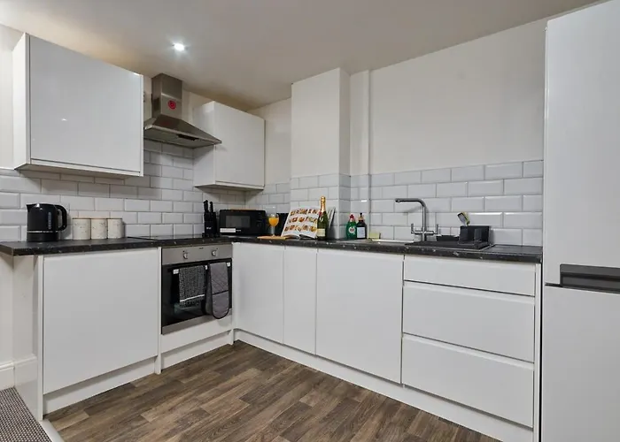 City Centre 1Br - Sleeps 3 - Workspace - Free Parking And Wifi