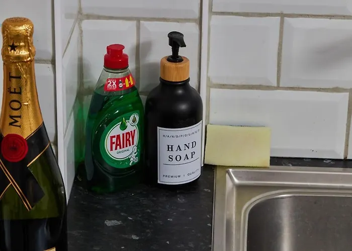 Daire City Centre 1Br - Sleeps 3 - Workspace - Free Parking And Wifi