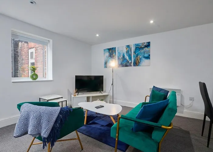 City Centre 1Br - Sleeps 3 - Workspace - Free Parking And Wifi *