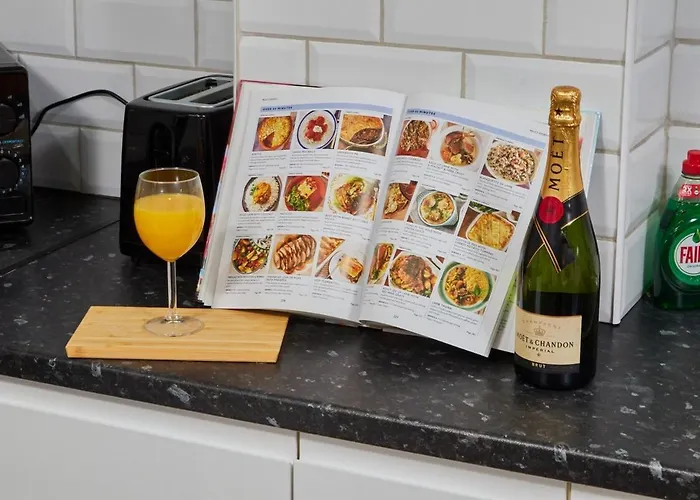 City Centre 1Br - Sleeps 3 - Workspace - Free Parking And Wifi