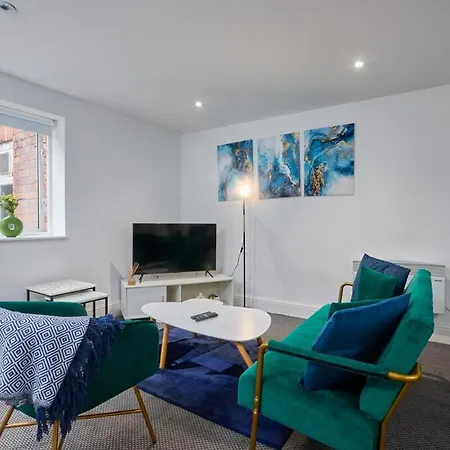 City Centre 1Br - Sleeps 3 - Workspace - Free Parking And Wifi *