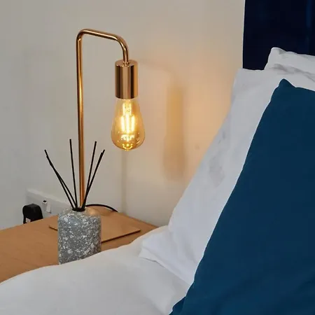 Lägenhet 3 Beds - Perfect For Corporate & Family Relocations - Free Parking