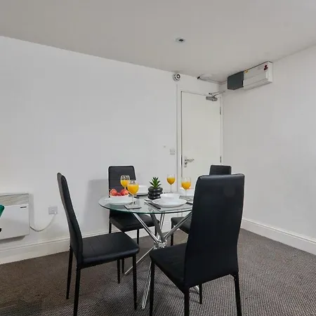New! 1br Centre - Free Parking, Wifi & Workspace - Sleeps 3 アパート *