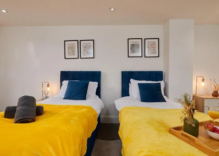 City Centre 1Br - Sleeps 3 - Workspace - Free Parking And Wifi *