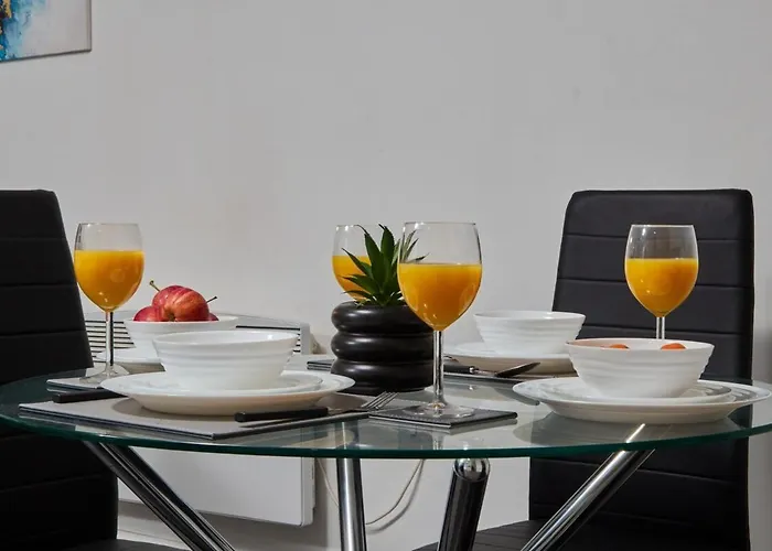 City Centre 1Br - Sleeps 3 - Workspace - Free Parking And Wifi Appartamento